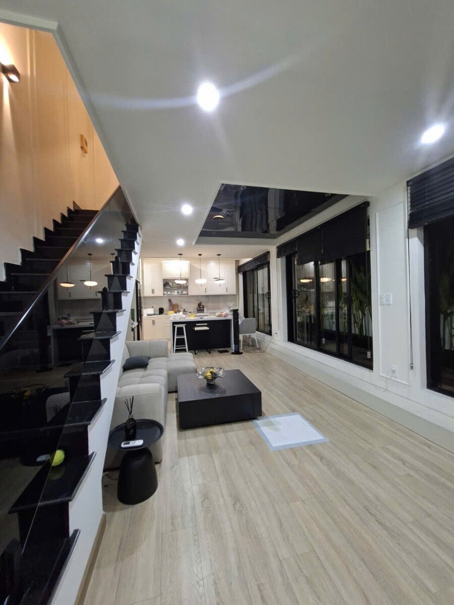 ban penthouse sly garden 3 3 - Bán Penthouse 2 sân tại Sky Garden 3. Tổng DT 250m2 Thiết kế 3 Phòng ngủ-4wc- Tặng kèm nội thất. Giá 13.2 Tỷ