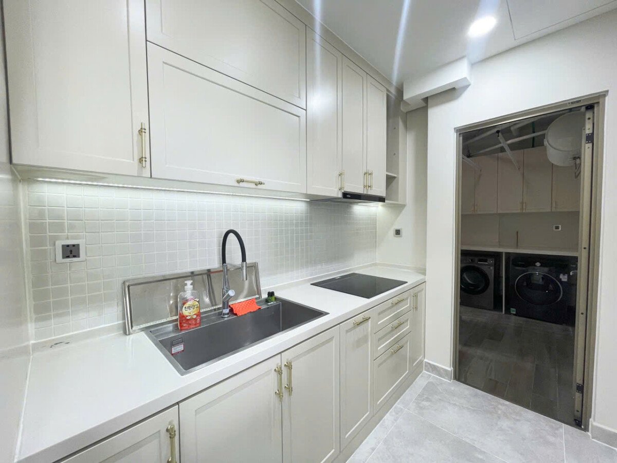 bep can ho ban 1 - Bán căn hộ 02pn, chung cư The Peak Midtown, giá 10 tỷ, nhà đang có hợp đồng thuê ổn định.