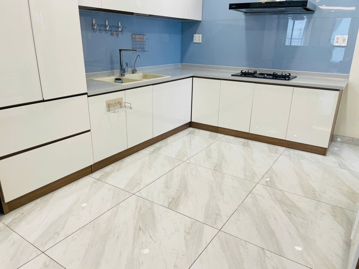 bep can ho ban 10 - Cho thuê căn hộ 117m2, chung cư Scenic Valley 1, giá 28tr/tháng, nội thất đầy đủ.