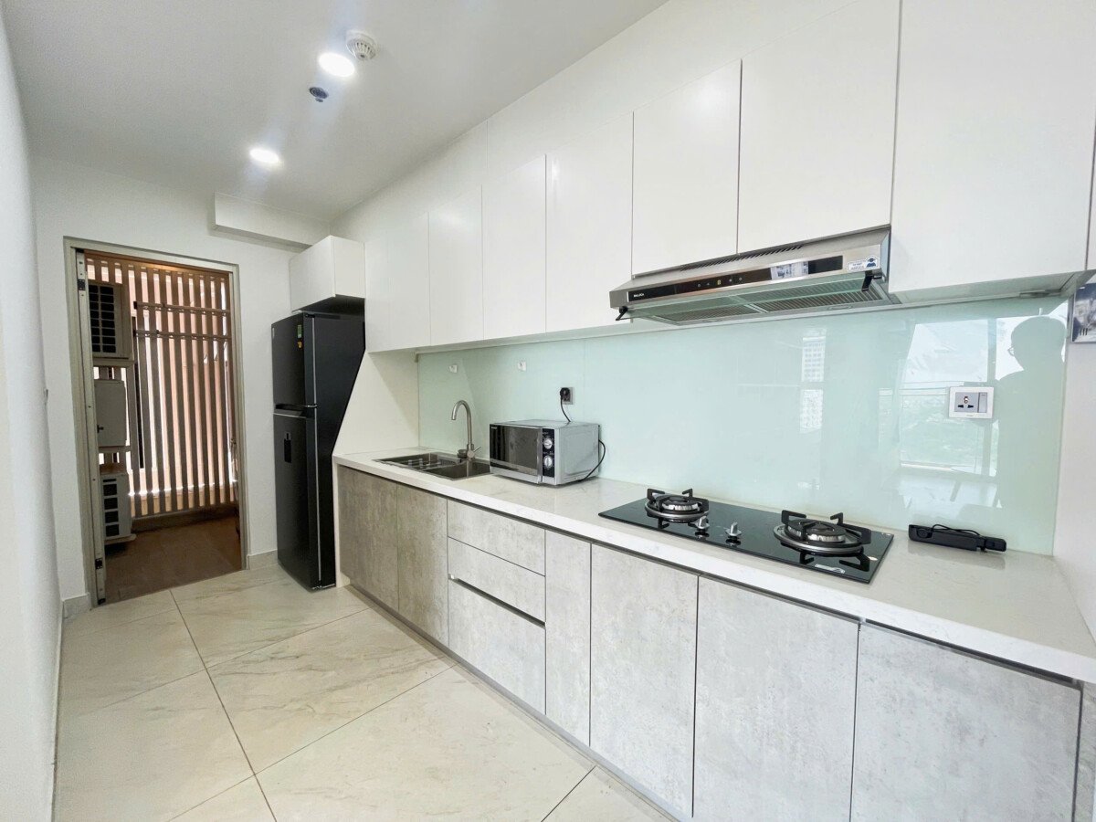 bep can ho ban 11 - Bán căn hộ 78m2, chung cư Midtown The Signature , 02pn, giá 10.7 tỷ, nhà đẹp, đủ nội thất.