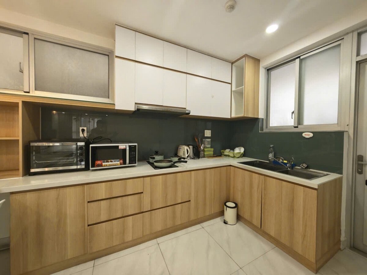 bep can ho ban 20 - Bán căn góc 81m2, chung cư Scenic Valley 2, 02pn, giá 8.1 tỷ, nhà đang có hợp đồng thuê.