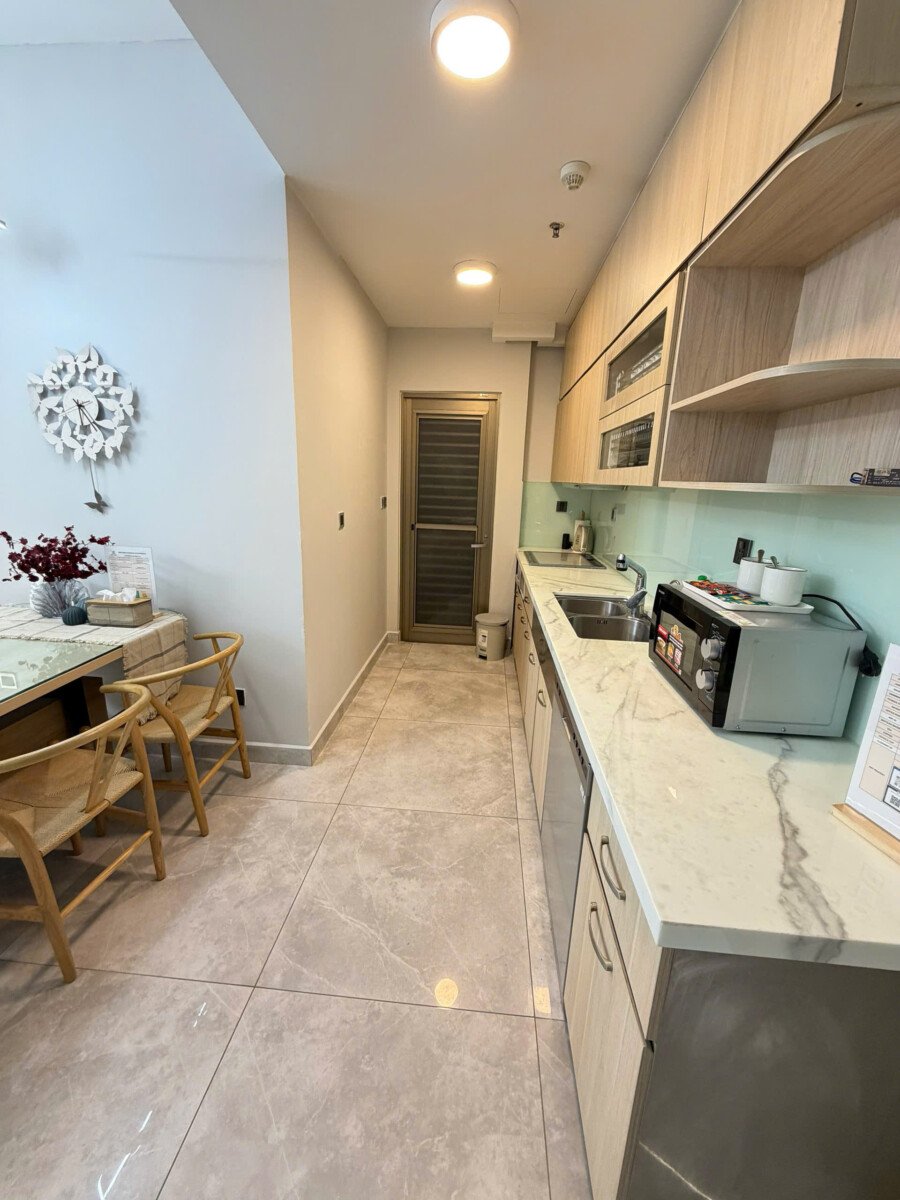 bep can ho ban 3 - Cho thuê căn hộ 02pn, chung cư The Peak Midtown, giá 31tr/tháng, nhà đẹp, đầy đủ nội thất.