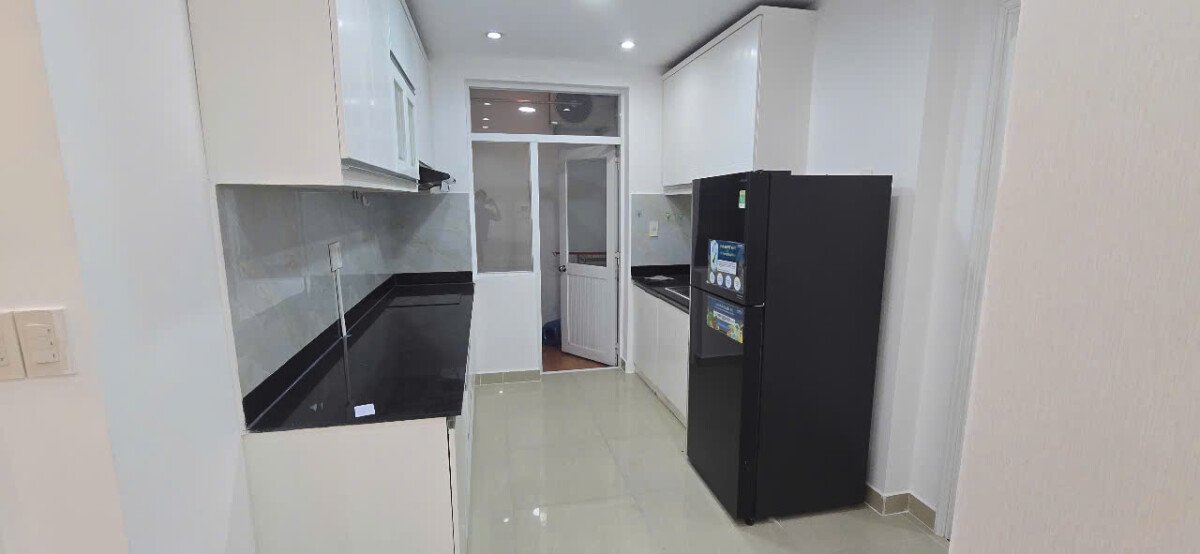 bep can ho ban 7 - Cần bán căn hộ 68m2, chung cư Sky Garden 3, 02pn, giá 5.730 tỷ, xem nhà dễ.