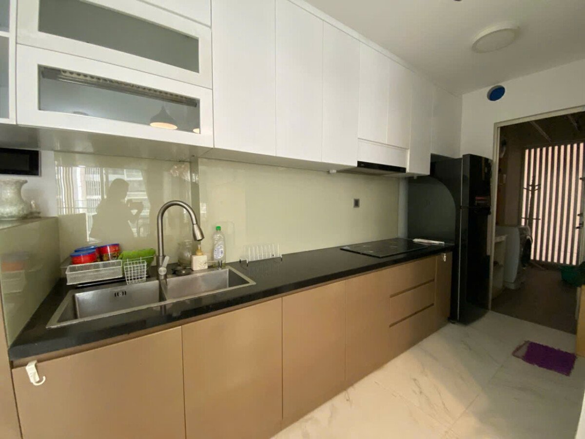 bep can ho ban 8 - Bán căn hộ 80m2, chung cư Midtown The Signature, giá 9.7 tỷ, nhà đang có hợp đồng thuê.