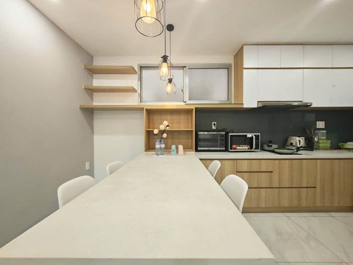 bep can ho can ban 1 - Bán căn góc 81m2, chung cư Scenic Valley 2, 02pn, giá 8.1 tỷ, nhà đang có hợp đồng thuê.