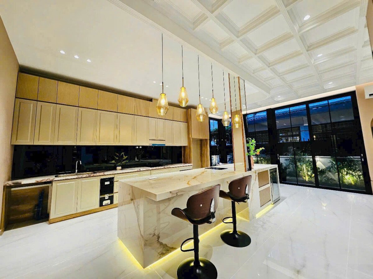 bep sang trong rong rai - Giá cho thuê nhà Biệt thự 5pn Nội khu Mỹ Giang phường Tân Hưng T4/2026