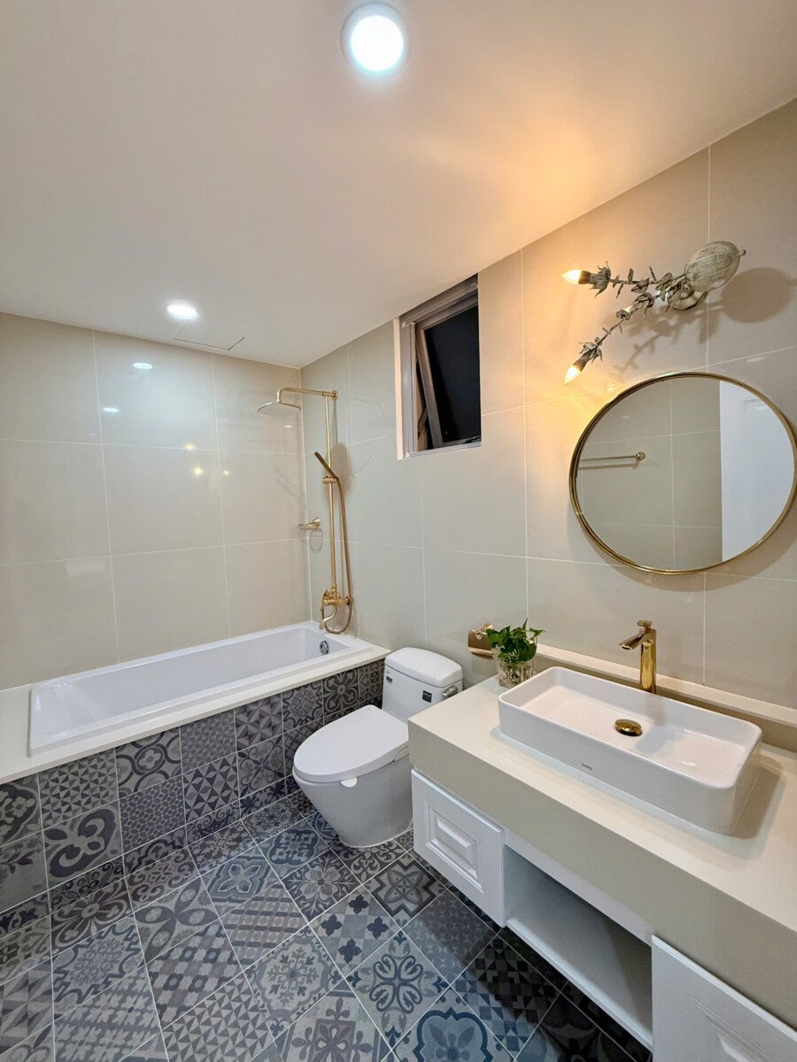 bon tam nam trong nha tam phong ngu chinh - Giá cho thuê căn hộ 3pn view sông tòa B chung cư Scenic Valley 1 phường Tân Mỹ T4/2026