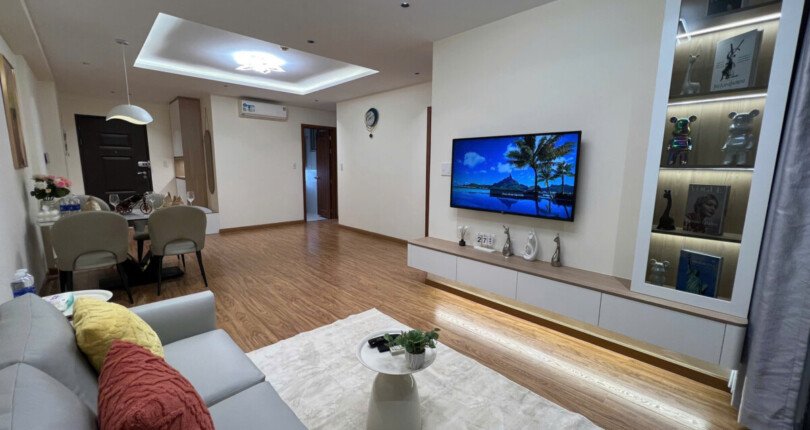 Bán nhanh căn góc đẹp tại Scenic Valley 1. DT 77m2 Lầu cao- 2 Phòng-2wc- Đang cho thuê 24 triệu/tháng. Giá bán 7.950 Tỷ
