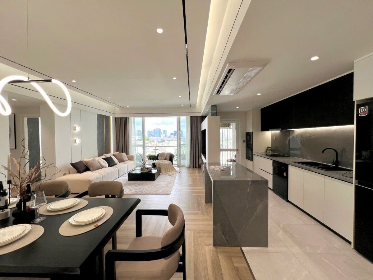 can canh khong gian phong khach va bep - Giá mua bán căn hộ 3pn tòa B chung cư Riverpark Residence phường Tân Hung T4/2026