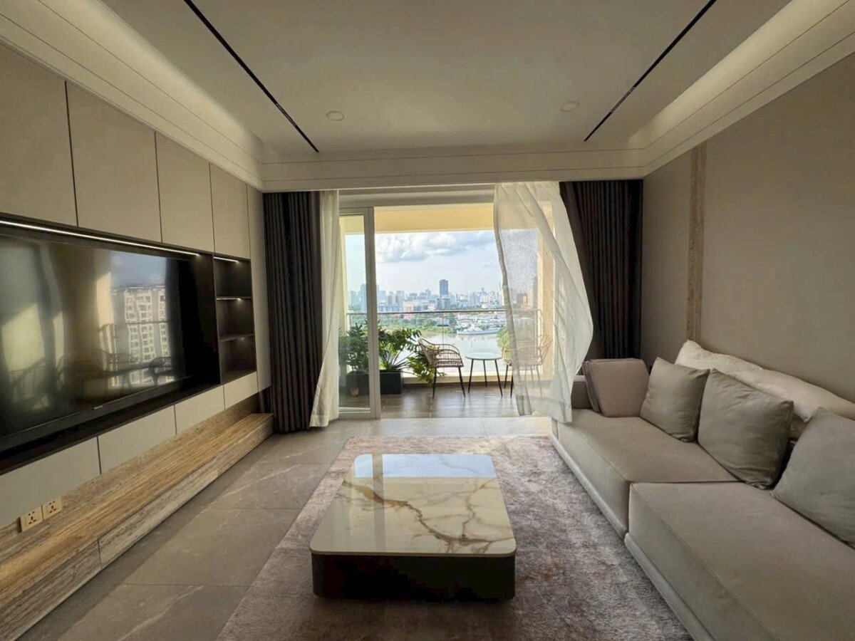 can canh phong khach va balcony lien ke song - Giá mua bán căn hô 3pn chung cư Riverside Residence phường Tân Mỹ T4/2026