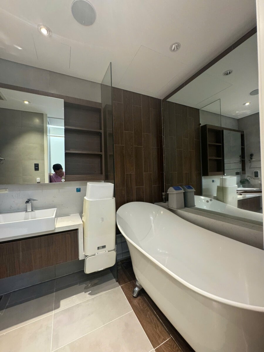 can ho co 2 nha tam hoan thien cao cap nhu hinh - Giá cho thuê căn hộ 3pn tòa A chung cư Scenic Valley 1 phường Tân Mỹ T4/2026