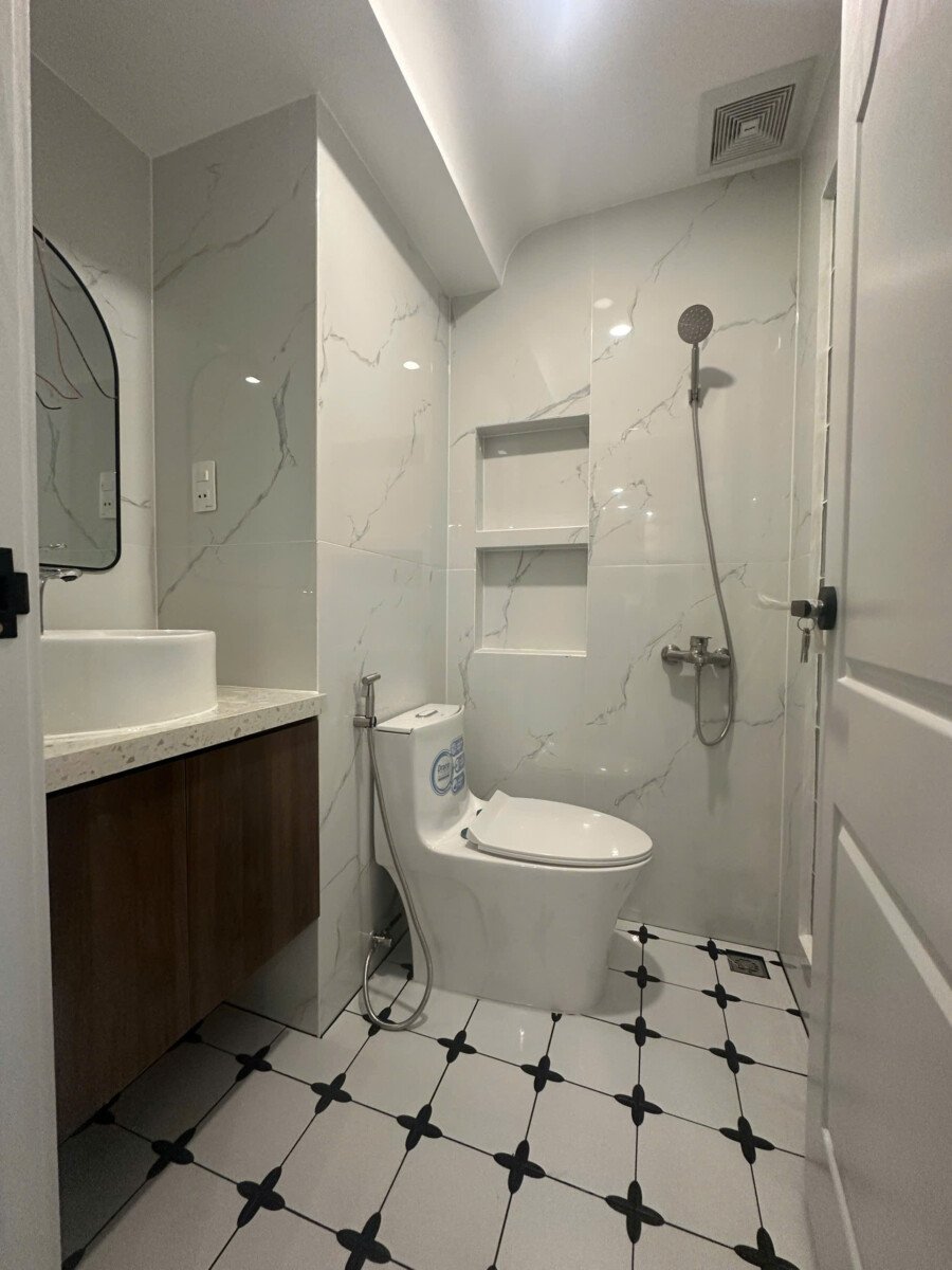 can ho co 2 nha tam hoan thien nhu hinh 2 - Giá mua bán căn hộ 2pn tòa F chung cư Hưng Vượng 2 phường Tân Hưng T4/2026