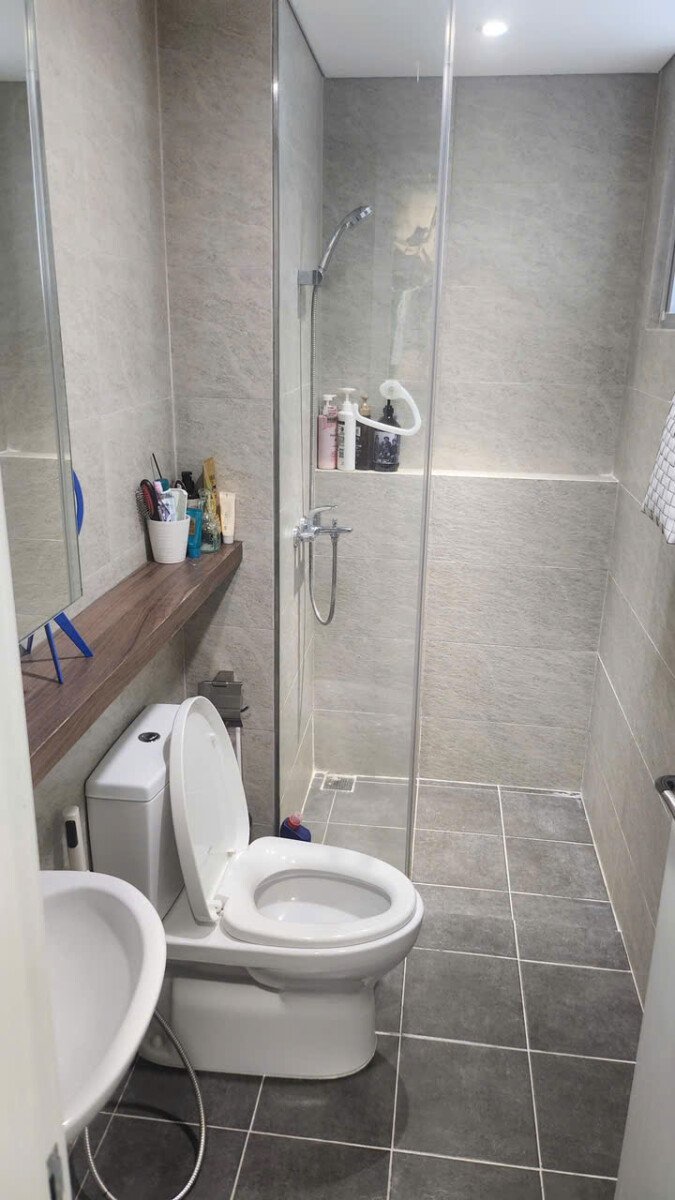 can ho co 2 toilet hoan thien day du thiet bi - Giá mua bán căn hộ 2pn số 06 tòa A chung cư Scenic Valley 2 Phường Tân Mỹ T4/2026