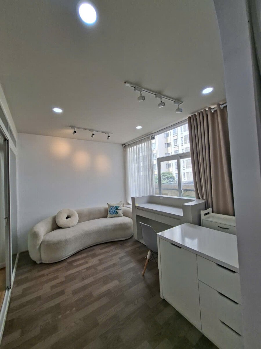 cho thue can hp skly garden 3 6 - Cho thuê căn hộ Sky Garden 3 có sân vườn. DT 95m2 Thiết kế 2 Phòng-2wc- Nội thất như hình- Giá 20 Triệu/Tháng