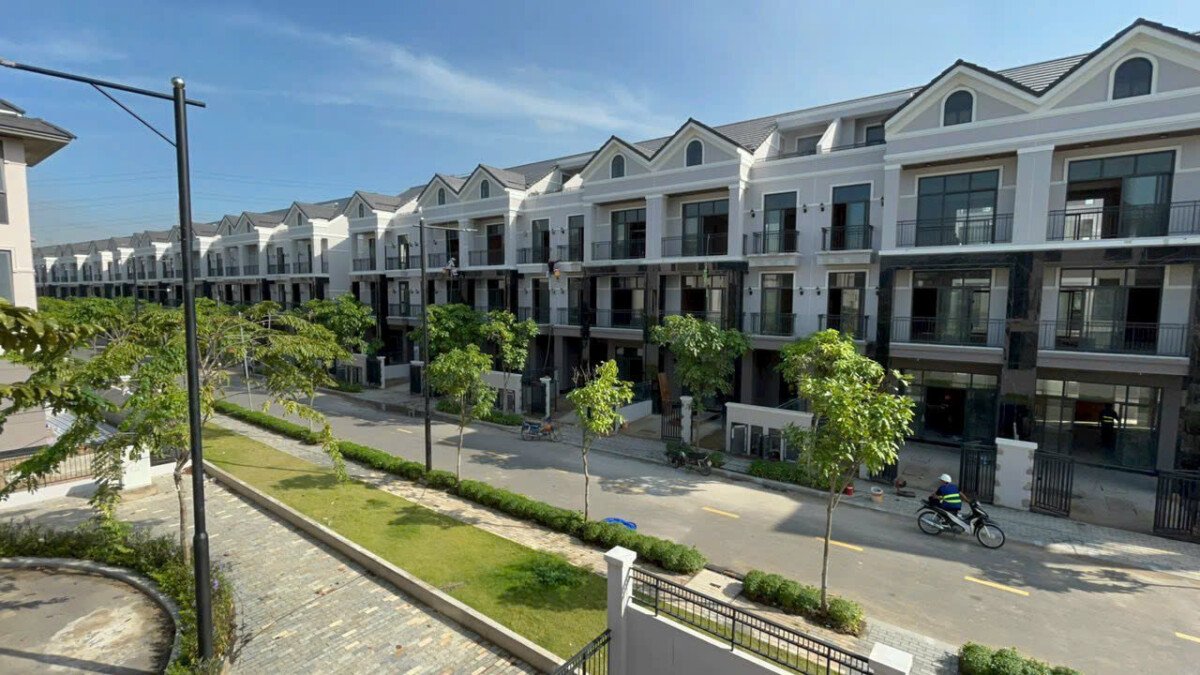 day nha pho zeitgeist - Giá mua bán nhà phố nguyên căn đường Nội khu Zeitgeist Nhà Bè T5/2026