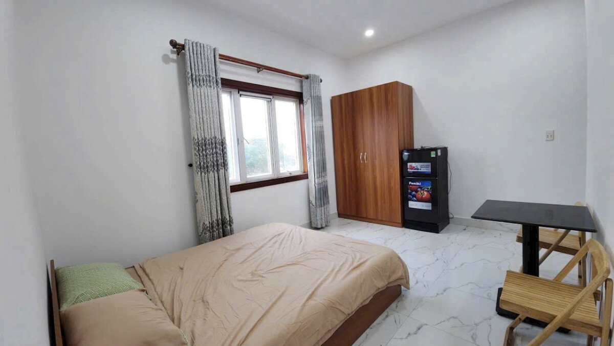 hien trang nha co 11pn rong rai - Giá mua bán tòa nhà góc đường Lý Long Tường và đường Nguyễn Bính khu Nam Quang T4/2026