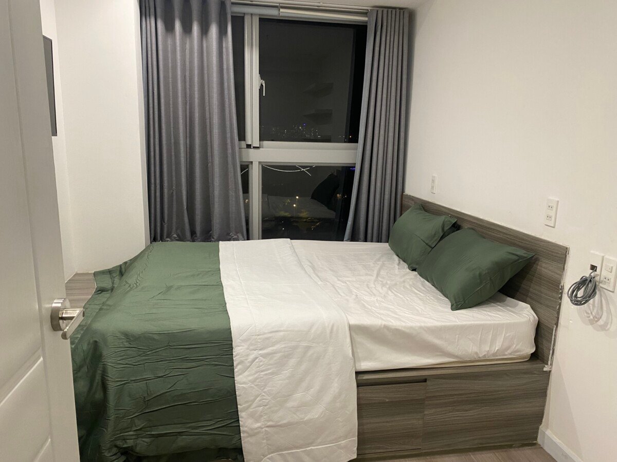 hinh anh phong ngu can ho ban - Cho thuê căn hộ 02pn, chung cư Scenic Valley 1, giá 17tr/tháng, nhà đẹp, nội thất đầy đủ.