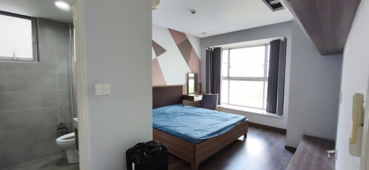 hinh anh phong ngu can ho can ban gap 1 - Bán căn hộ 110m2, chung cư Scenic Valley 1, giá 10.950 tỷ, nhà đang có hợp đồng thuê.