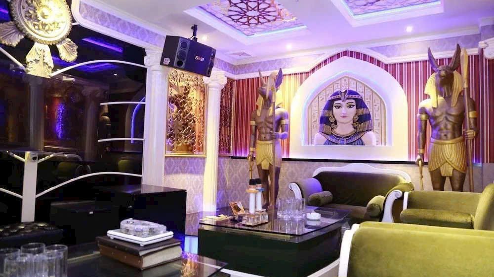 khach san co 18 phong karaoke sang trong - Giá cho thuê tòa nhà khách sạn Hoàng Triều khu Hưng Phước phường Tân Hưng T4/2026