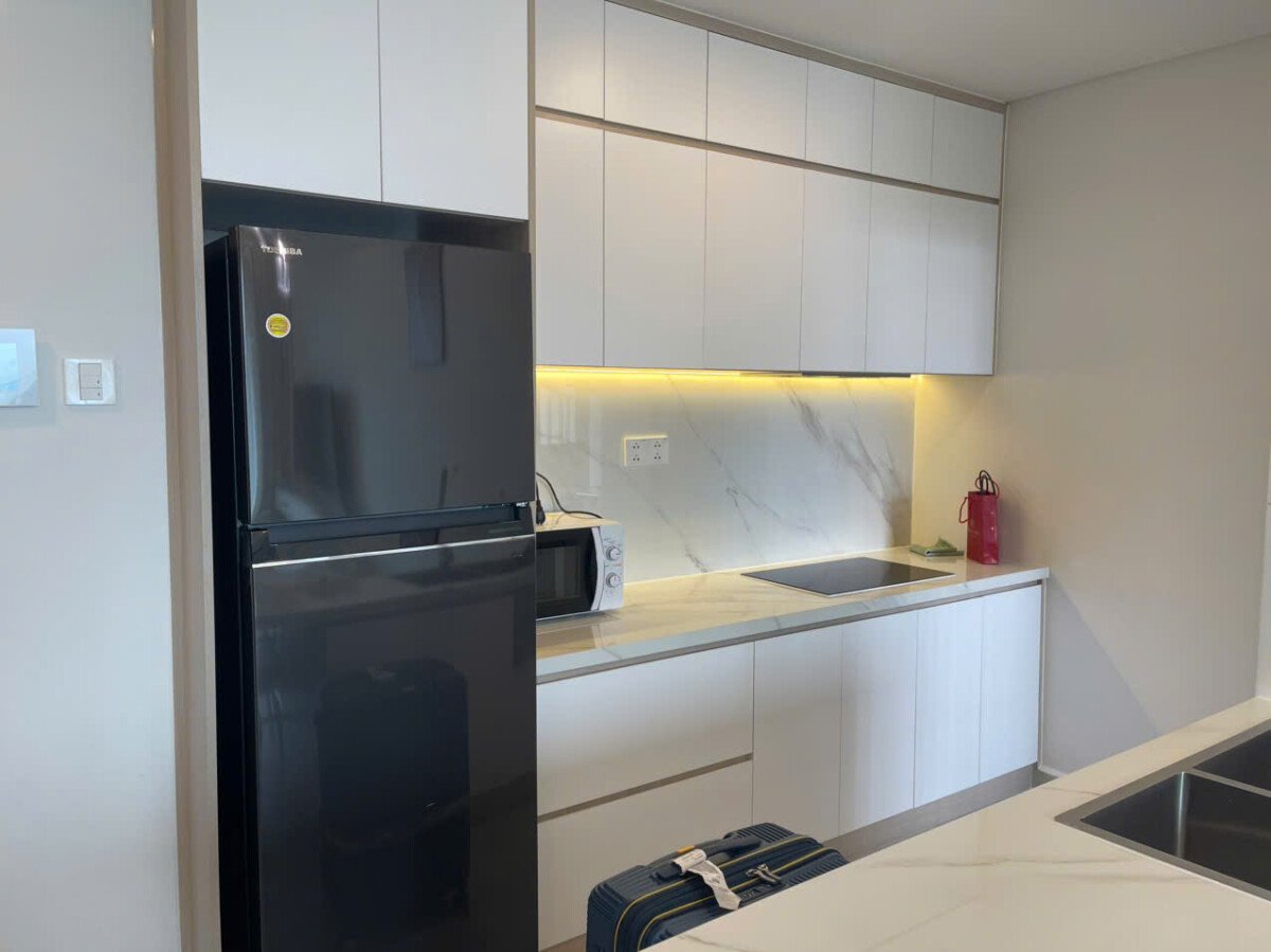 khong gian bep can ho ban 1 - Giá mua bán căn hộ 2pn số 08 tòa B chung cư Cardinal Court phường Tân Mỹ T4/2026