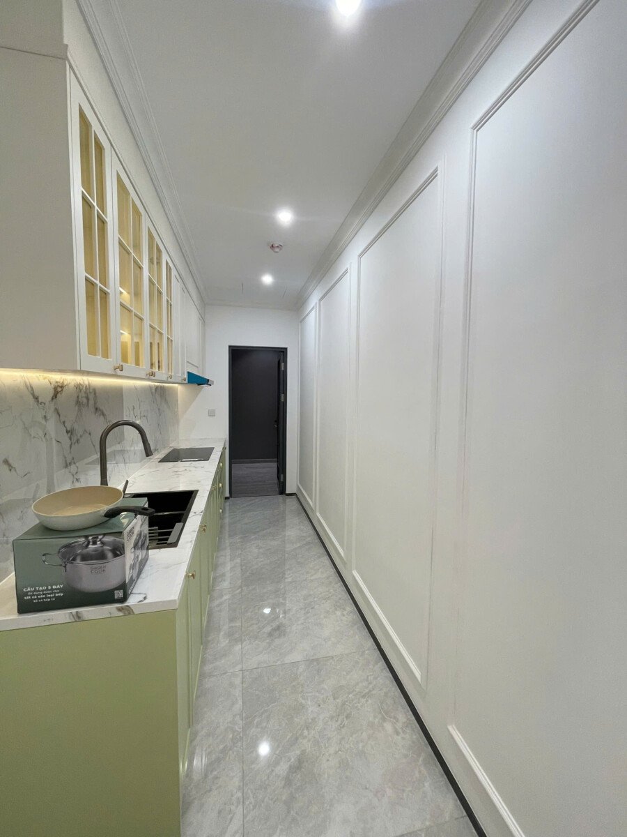 khong gian bep can ho ban - Giá mua bán căn hộ 2pn số 08 chung cư The Aurora phường Tân Mỹ T4/2026