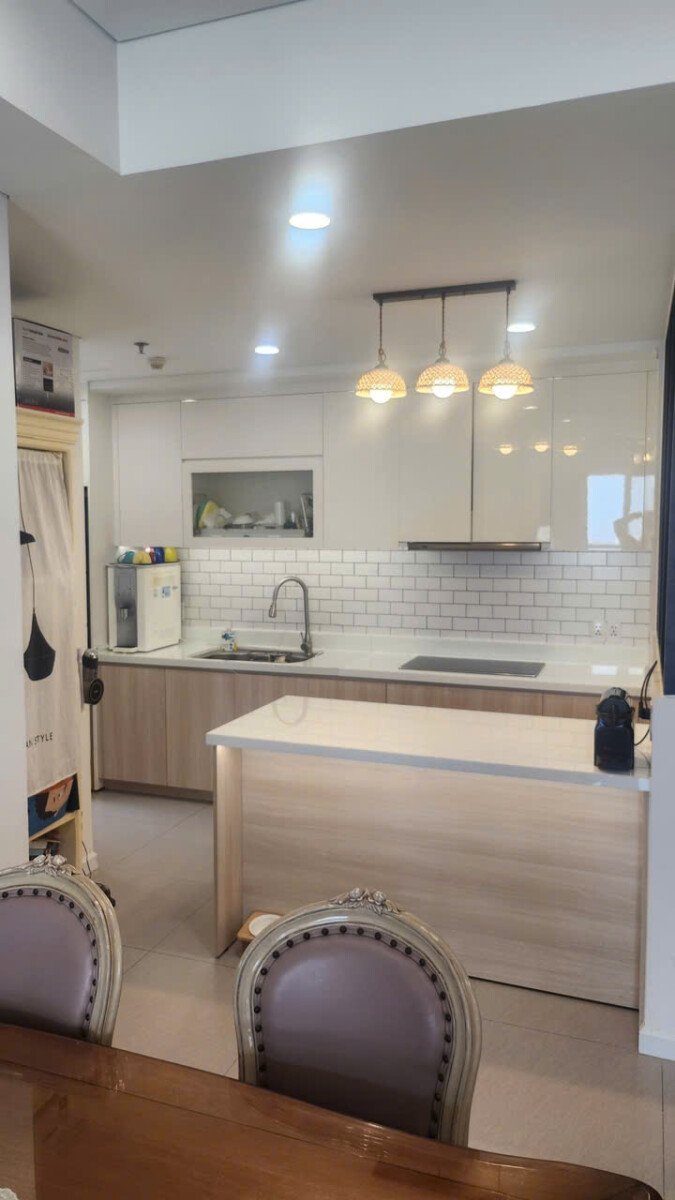 khong gian bep rong rai 1 - Giá mua bán căn hộ 2pn số 06 tòa A chung cư Scenic Valley 2 Phường Tân Mỹ T4/2026