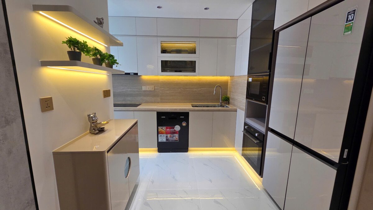 khong gian bep rong rai 10 - Giá mua bán căn hộ 3pn tòa 10A chung cư Sky Garden 3 phường Tân Hưng T5/2026