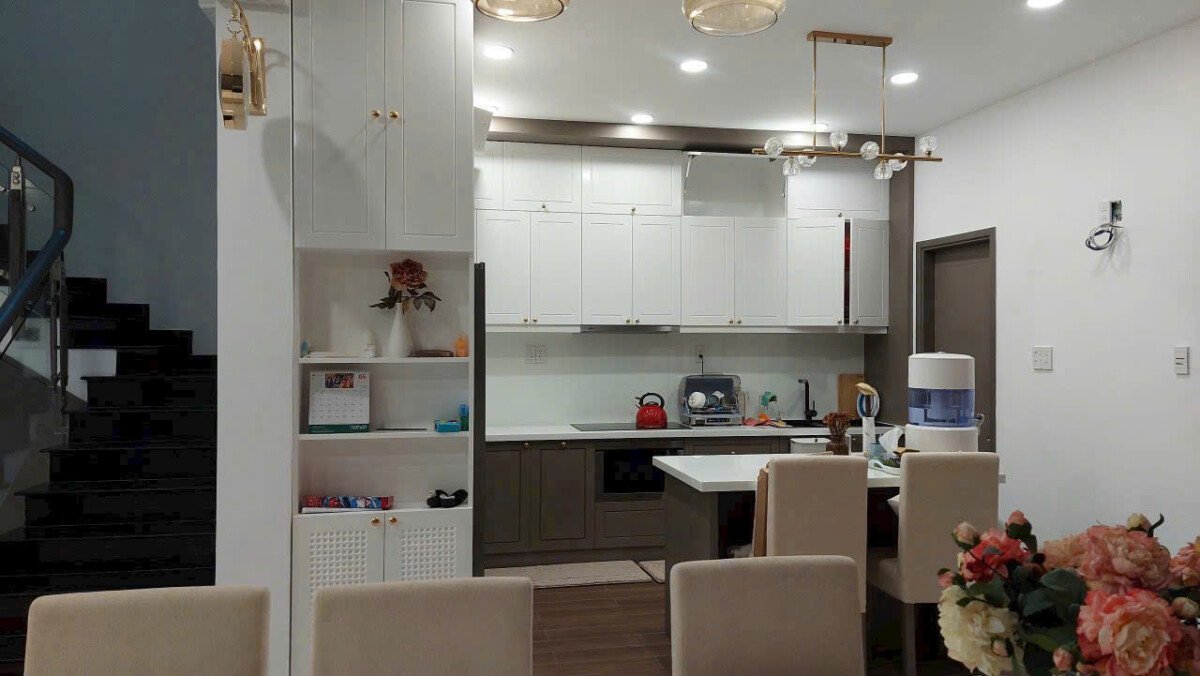 khong gian bep rong rai 2 - Giá mua bán nhà Biệt thự 4pn mặt Đường số 20 Khu Nam Thông 3 phường Tân Mỹ T4/2026