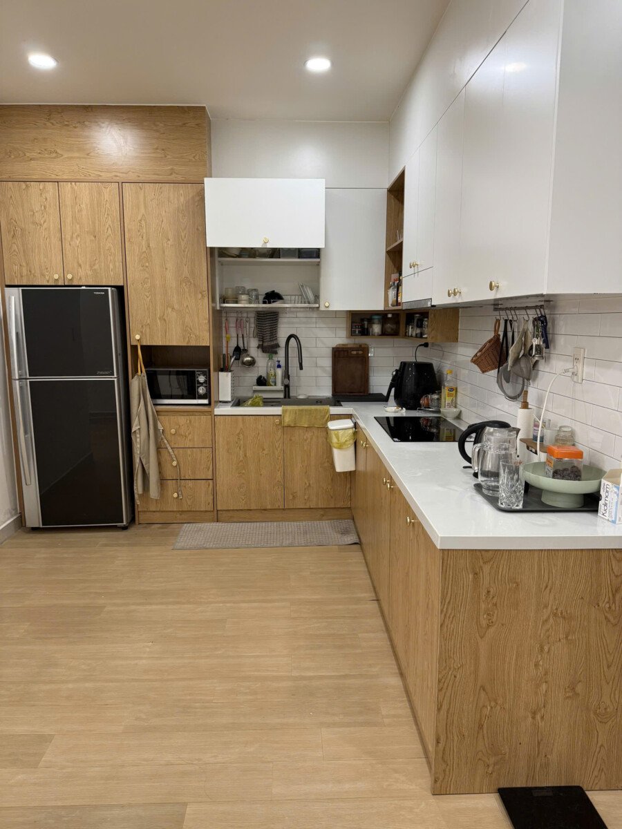 khong gian bep rong rai 7 - Giá mua bán căn hộ 1pn chung cư Ngọc Lan Apartment phường Phú Thuận T4/2026