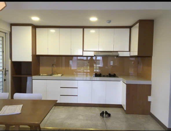 khong gian bep rong rai 8 - Giá mua bán căn hộ số 01 tòa H chung cư Happy Valley phường Tân Hưng T4/2026