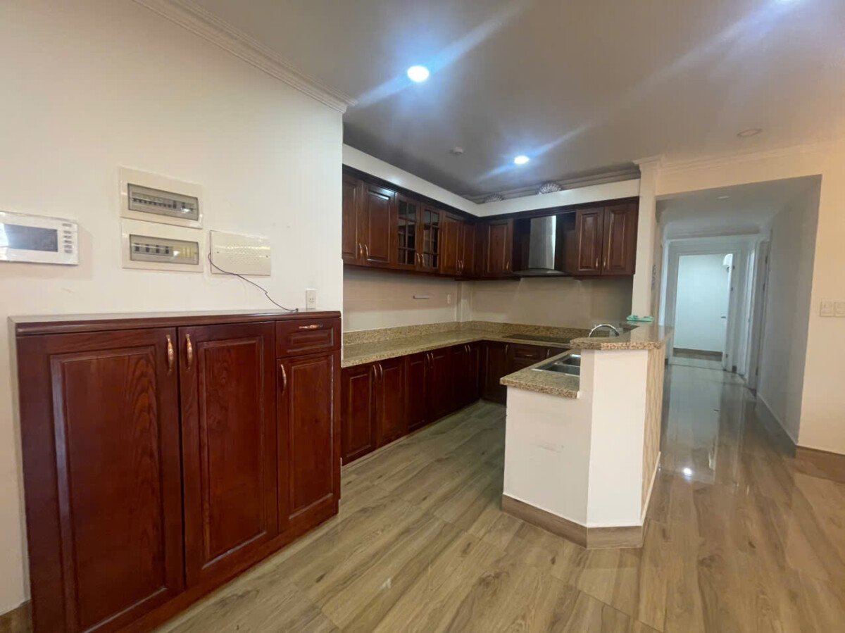 khong gian bep rong rai 9 - Giảm giá bán gấp căn hộ 3pn tòa C chung cư Happy Valley phường Tân Hưng giá 8,7 tỷ