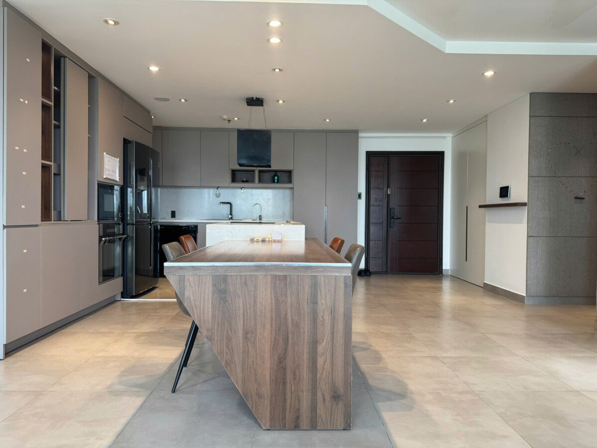 khong gian bep rong rai - Giá cho thuê căn hộ 3pn tòa A chung cư Scenic Valley 1 phường Tân Mỹ T4/2026