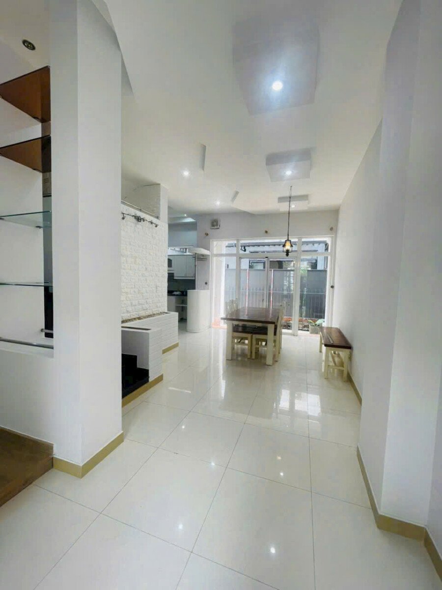 khong gian phong an va bep tang tret - Giá cho thuê nhà Biệt thự nguyên căn mặt đường Nội khu Mỹ Thái 1 phường Tân Mỹ T4/2026