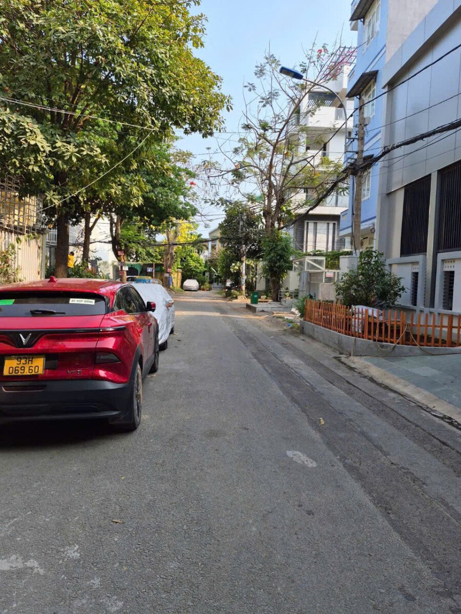 lo gioi rong xe oto ra vao thoai mai - Giá mua bán nhà Biệt thự nguyên căn kdc Làng Đại Học Nhà Bè T4/2026