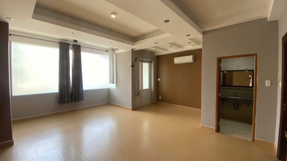 moi tang cua toa nha co 2 van phong thiet ke rong rai co wc rieng - Giá cho thuê tòa nhà văn phòng mặt Đường số 2 Nội khu Hưng Gia 2 t4/2026