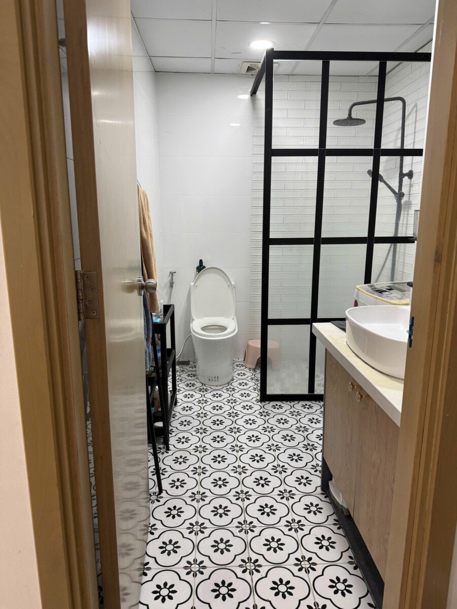 nha tam day du thiet bi 1 - Giá mua bán căn hộ 1pn chung cư Ngọc Lan Apartment phường Phú Thuận T4/2026