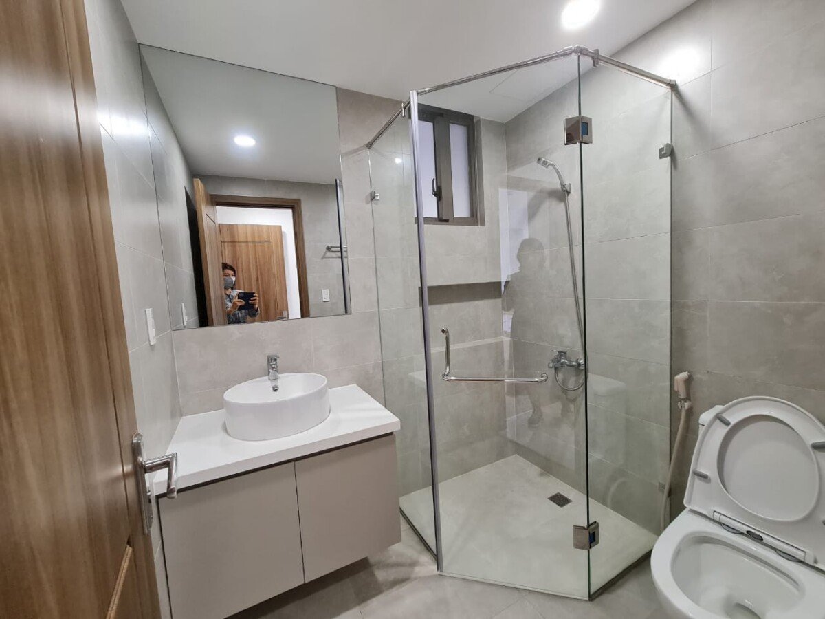 nha tam hoan thien day du thiet bi - Giá mua bán căn hộ 3pn tòa G chung cư Saigon South Residences Nhà Bè T4/2026