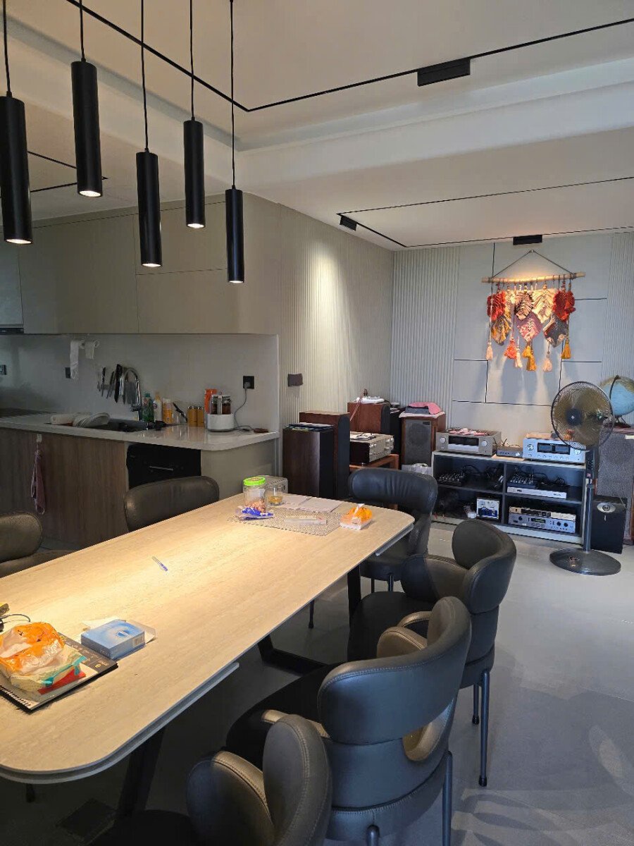 phong ancan ho ban - Cần bán gấp căn hộ chung cư Grand View, diện tích 118m2, tầng cao, giá 11.5 tỷ, nội thất cao cấp.