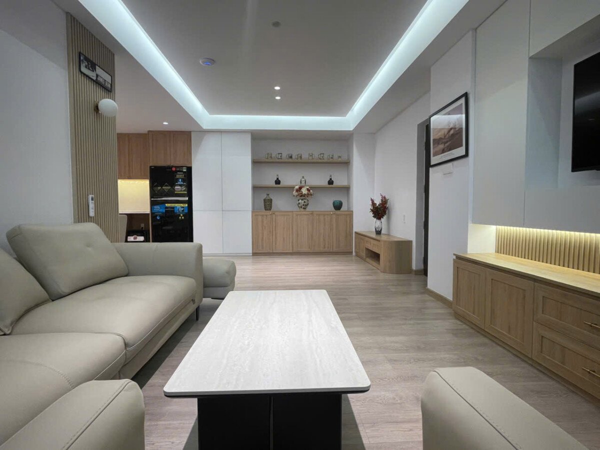 phong khach 1 - Cho thuê căn hộ Grand View A. DT 118m2 Nhà đẹp-Mới- Đầy đủ nội thất- 3 Phòng-2wc- Giá thuê 42 Triệu/Tháng