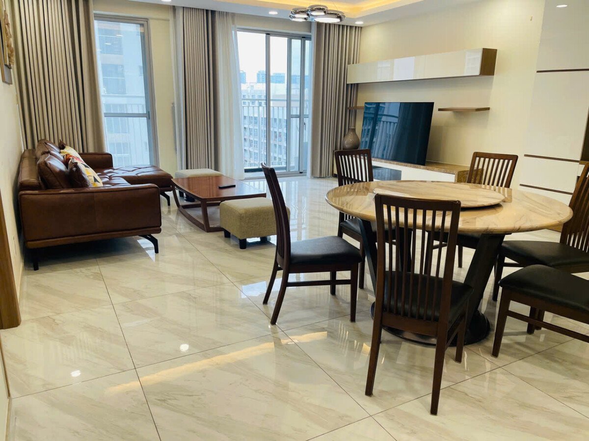 phong khach can ho ban 17 - Cho thuê căn hộ 117m2, chung cư Scenic Valley 1, giá 28tr/tháng, nội thất đầy đủ.