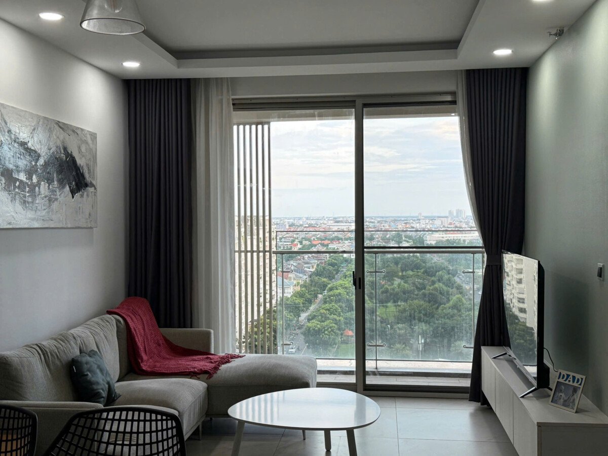 phong khach can ho ban 18 - Bán căn hộ 78m2, chung cư Midtown The Signature , 02pn, giá 10.7 tỷ, nhà đẹp, đủ nội thất.