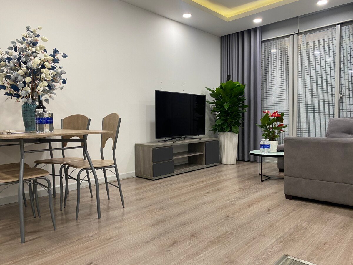 phong khach can ho ban 35 - Cho thuê căn hộ 02pn, chung cư Scenic Valley 1, giá 17tr/tháng, nhà đẹp, đủ nội thất.