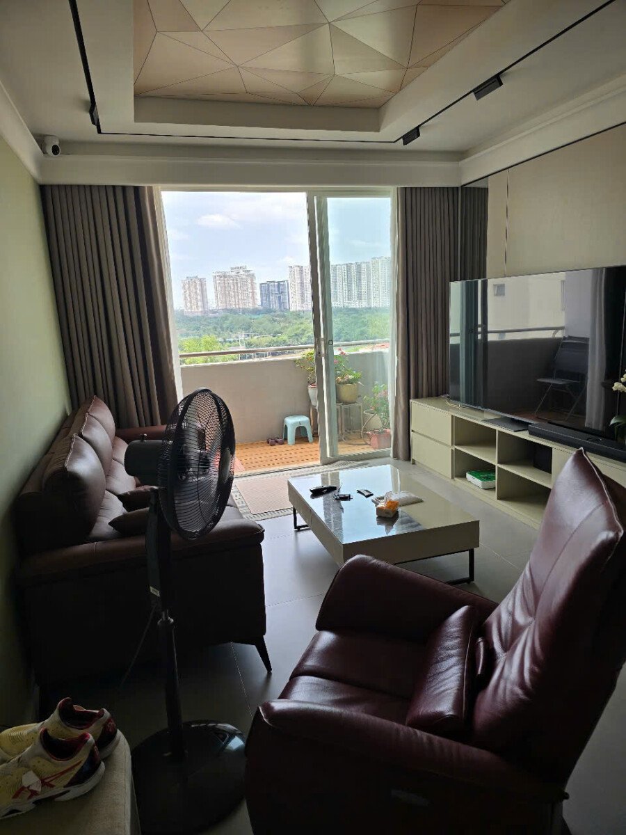 phong khach can ho ban 41 - Cần bán gấp căn hộ chung cư Grand View, diện tích 118m2, tầng cao, giá 11.5 tỷ, nội thất cao cấp.