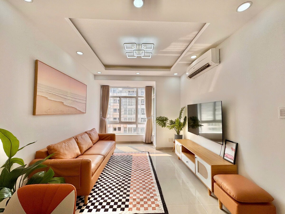 phong khach can ho ban 7 - Bán căn hộ 70,1m2, chung cư Sky Garden 3, 03pn, giá 5.850 tỷ, nhà đang có hợp đồng thuê 30tr/tháng.