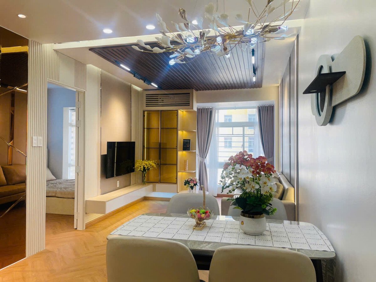 phong khach can ho ban nhanh - Căn hộ chung cư Sky Garden II, bán gấp 6,45 tỷ, 88m2, 3PN, nhà đẹp, đầy đủ nội thất.