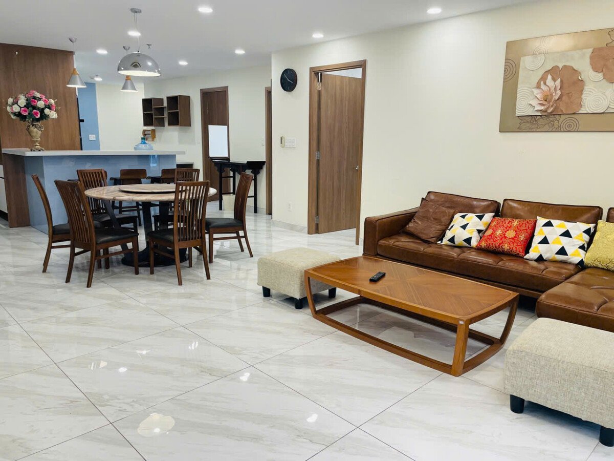 phong khach can ho can ban 2 - Cho thuê căn hộ 117m2, chung cư Scenic Valley 1, giá 28tr/tháng, nội thất đầy đủ.