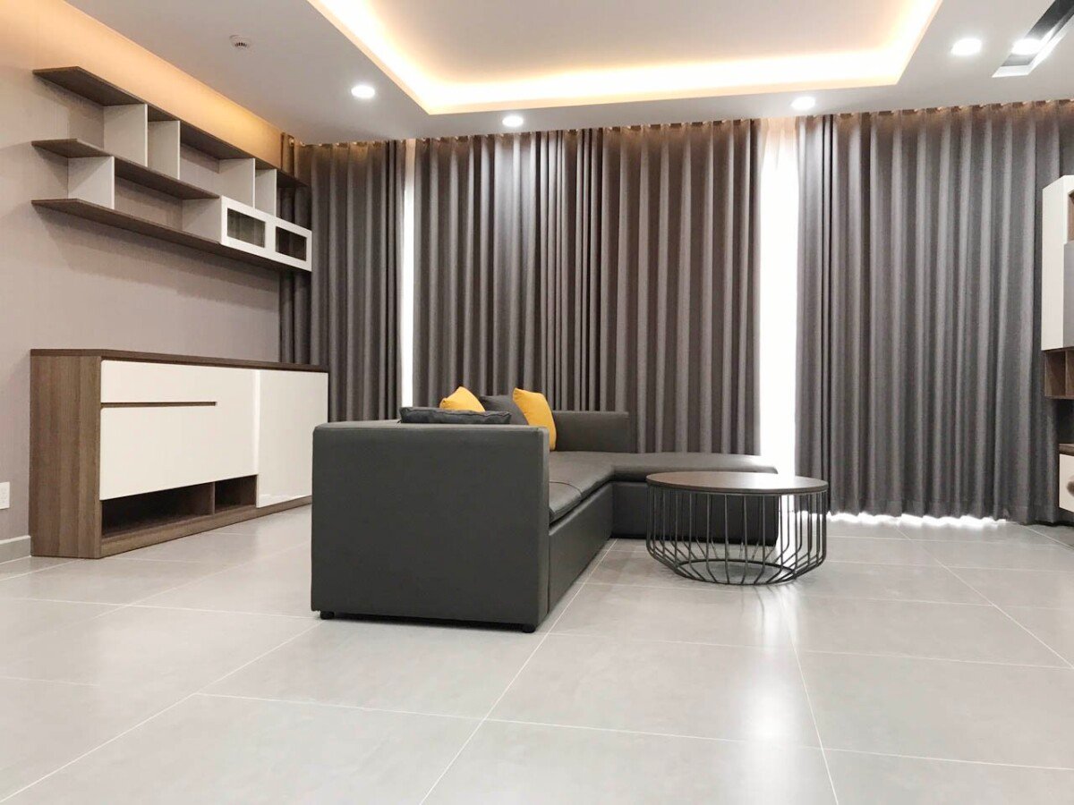 phong khach can ho cho thue 5 - Bán căn hộ 110m2, chung cư Scenic Valley 1, giá 10.950 tỷ, nhà đang có hợp đồng thuê.