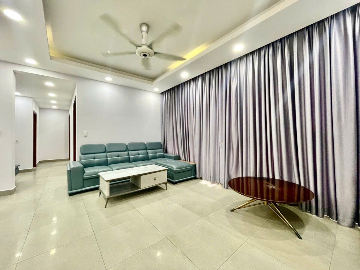 phong khach rong 1 - Cho thuê căn hộ tại chung cư Star Hill. DT 105m2 Thiết kế 2 phòng ngủ-2wc- Nội thất đầy đủ- Giá thuê 26 Triệu/Tháng