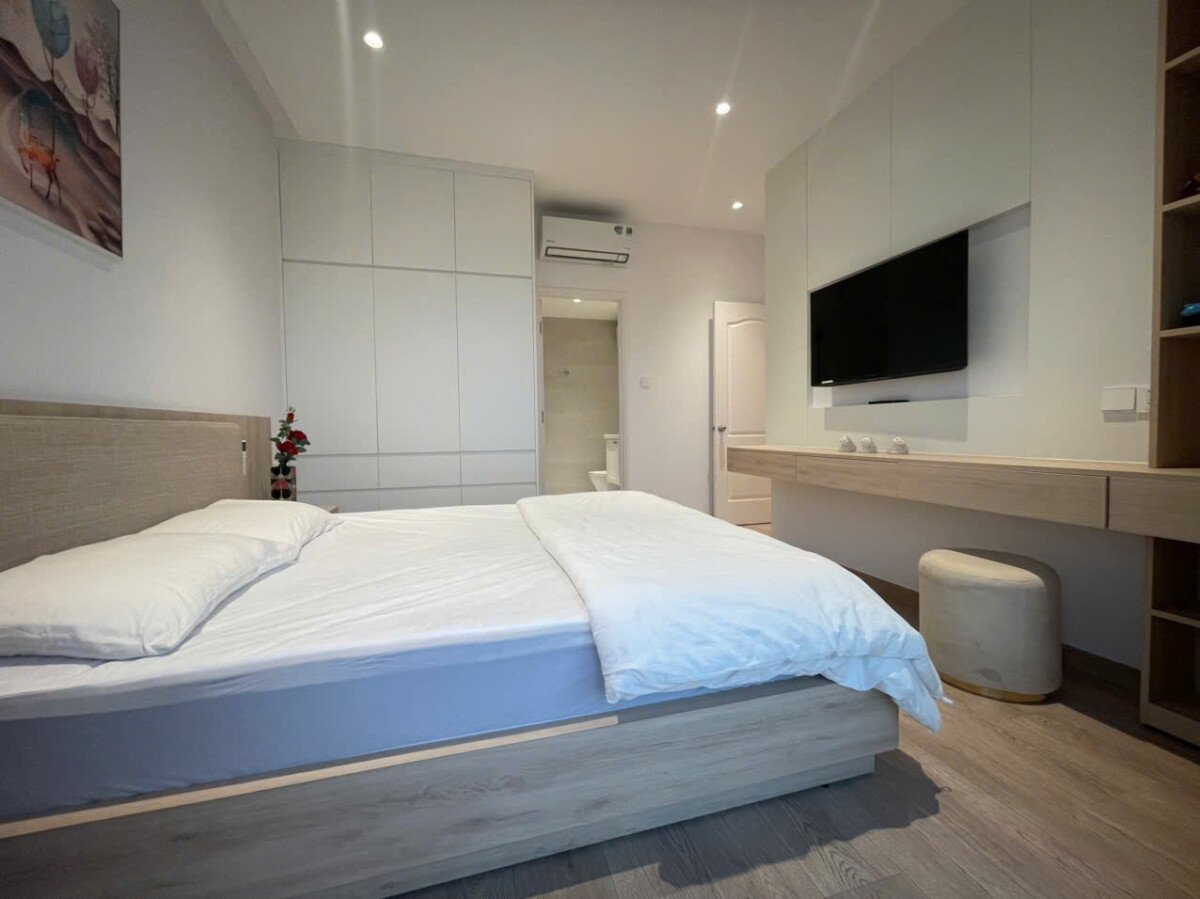 phong ngu 2 3 - Cho thuê căn hộ Grand View A. DT 118m2 Nhà đẹp-Mới- Đầy đủ nội thất- 3 Phòng-2wc- Giá thuê 42 Triệu/Tháng