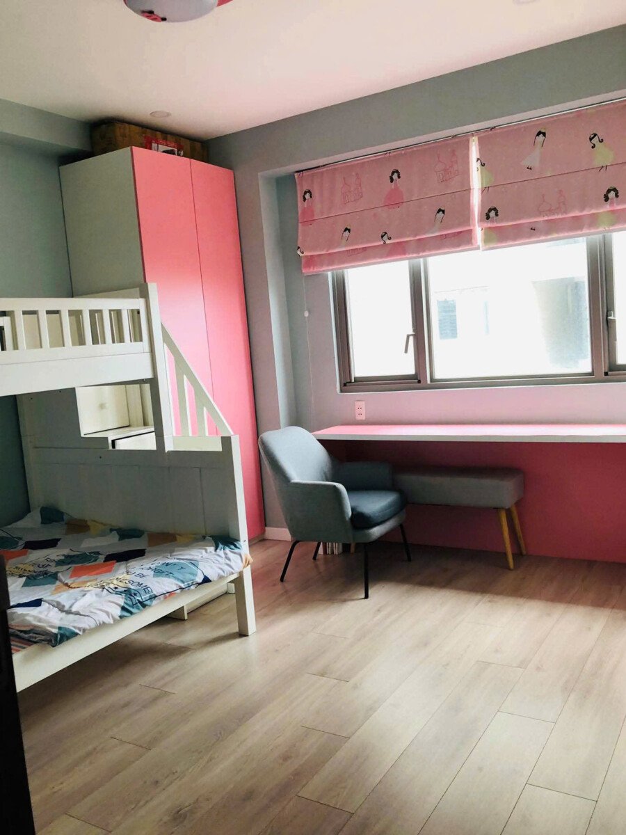 phong ngu can ho ban 33 - Bán căn hộ 97m2, chung cư Hưng Phúc, view Biệt Thự, giá 9 tỷ, đủ nội thất.